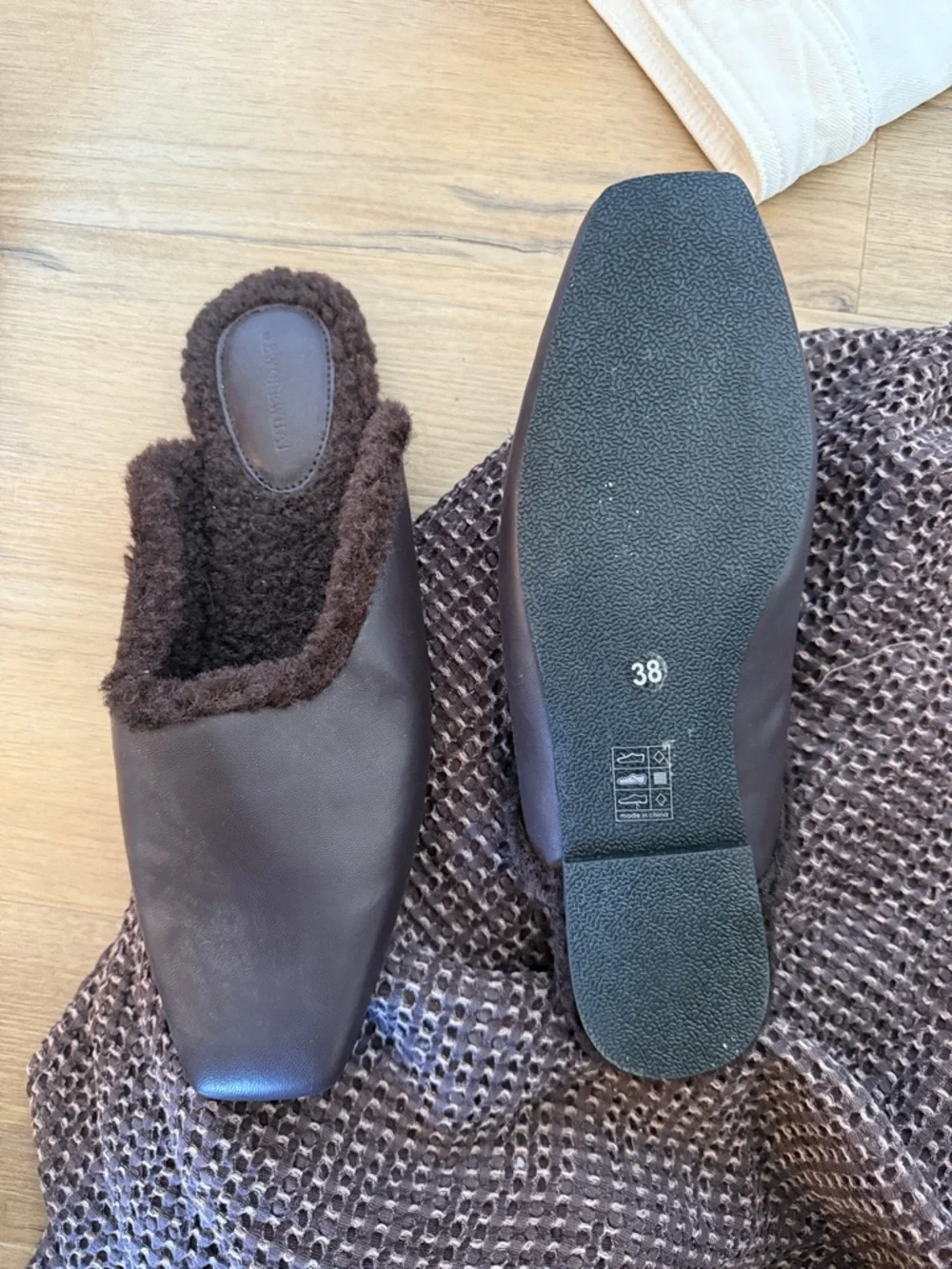 WEWOREWHAT Brown Faux-Shearling Slip-On Mules - Picture 2 of 2